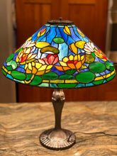 Load image into Gallery viewer, 20" Waterlilies Tiffany Reproduction Lamp