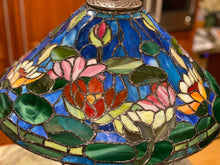Load image into Gallery viewer, 20" Waterlilies Tiffany Reproduction Lamp