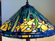 Load image into Gallery viewer, Daffodils Stained Glass Lamp
