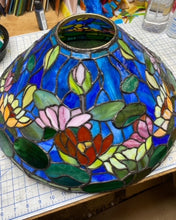 Load image into Gallery viewer, 20&quot; Waterlilies Tiffany Reproduction Lamp
