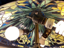 Load image into Gallery viewer, Daffodils Stained Glass Lamp
