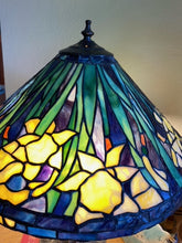 Load image into Gallery viewer, Daffodils Stained Glass Lamp
